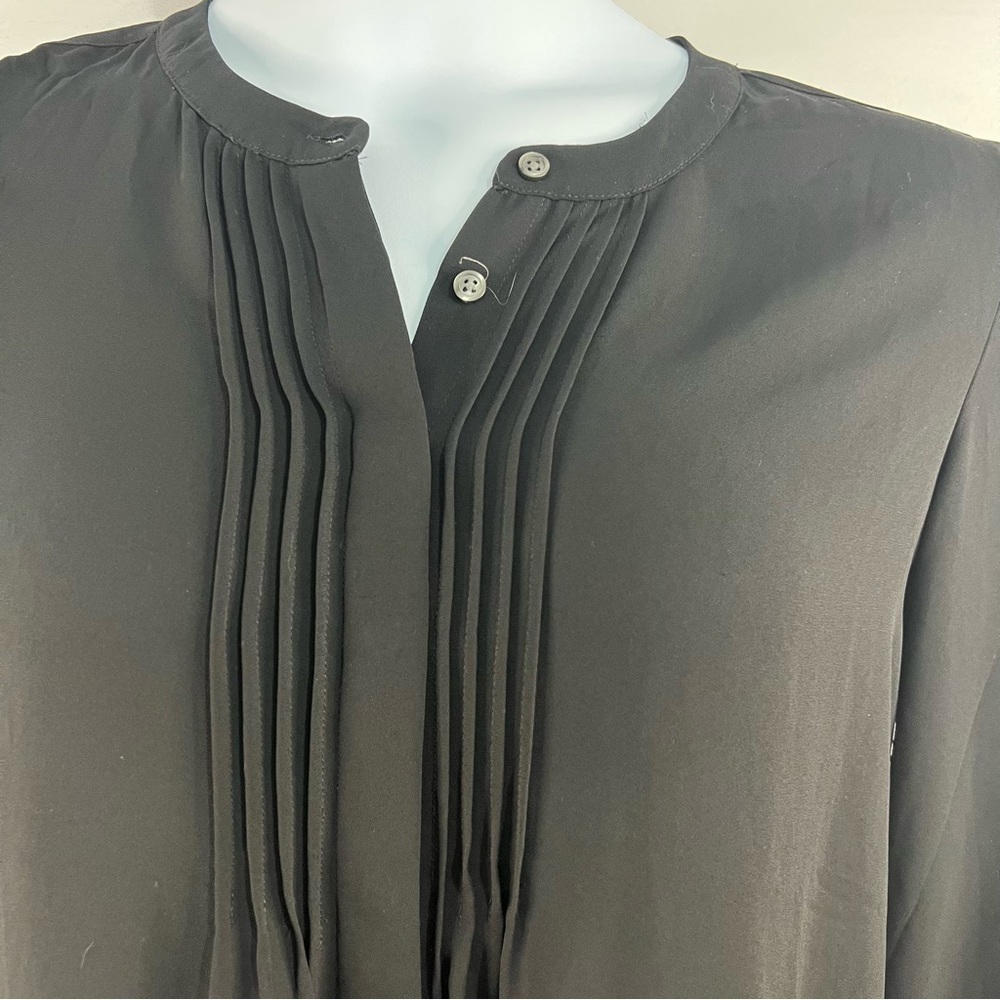 Banana republic blouse, basic essentials, long sleeved, pleated, full button, M - Picture 2 of 9